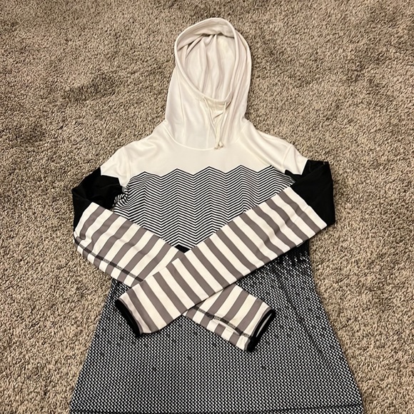 Nike Pullover - Picture 5 of 9